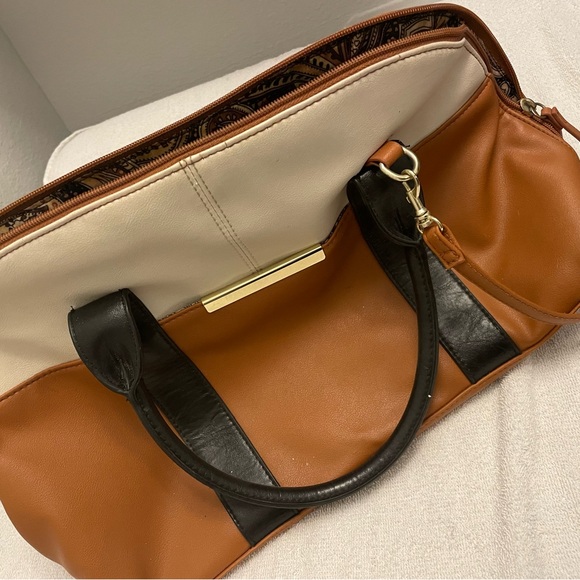 Elegant Tan and Black Women's Handbag - Picture 1 of 6